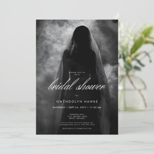 Moody Dark Ghost Bride in Mist Brautparty Einladung (Stehend Vorderseite)