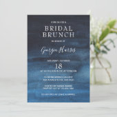 Moody Dark Navy Blue Watercolor Wash Bridal Brunch Einladung (Stehend Vorderseite)