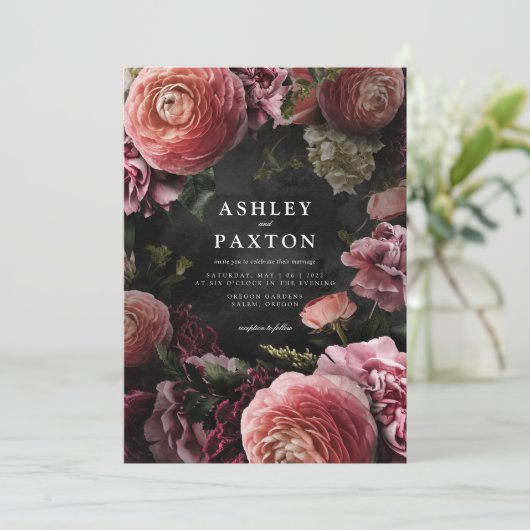 Moody Elegant Pink | Floral Bouquet auf Black Invi Einladung (Stehend Vorderseite)