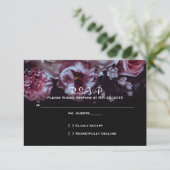 Moody Floral and Black Wedding RSVP Karte (Stehend Vorderseite)