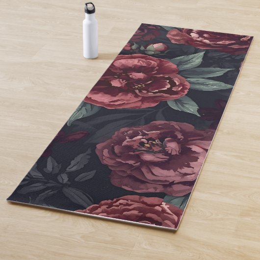 Moody Florals Watercolor Dark Red Pattern Yogamatte (Beispiel)