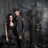 Moody Gothic Dark Arched Alter mit Ravens XLarge Wandteppich