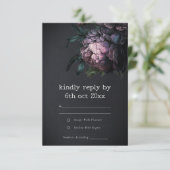 Moody Gothic Dark Lila Black Peony Wedding RSVP Karte (Stehend Vorderseite)