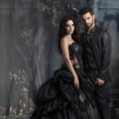 Moody Gothic Dark Veiled Arch & Lanterns XLarge Wandteppich