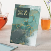 Moody Ink Emerald Gold Cards & Gifts ID988 Sockelschild (In Situ)