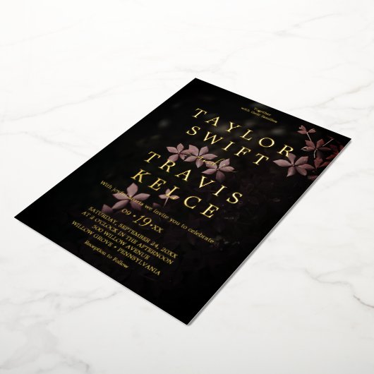 Moody Lila Blooms | Foil Black Pattern Wedding Folieneinladung (Gedreht)