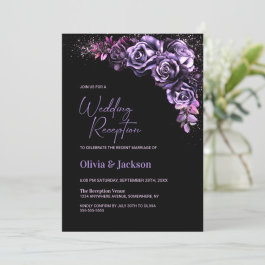 Moody Lila Floral Wedeption Einladung (Stehend Vorderseite)