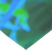 Moody Lila Peony mit Beautiful Weigela Foliage Tischdecke (Schrägansicht)