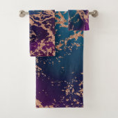 Moody Luxe Marble | Tief Lila und Aquamarine Rose Badhandtuch Set (Insitu)