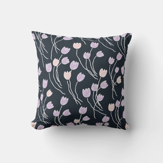 Moody Midnight Garden Navy & Lilac Floral Kissen (Vorderseite)