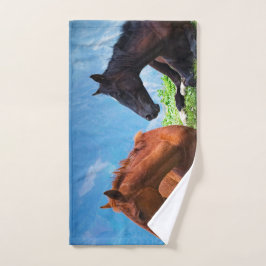 Moody Mountain Horses: Eine Reise in die feine Kun Handtuch