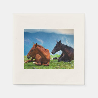 Moody Mountain Horses: Eine Reise in die feine Kun Serviette