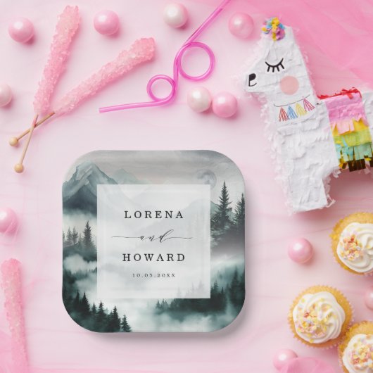 Moody Mountain Moonlit Pine Forest Wedge Pappteller (Party)