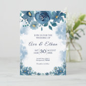 Moody Navy Blue Smoke Floral Invitation Einladung (Stehend Vorderseite)