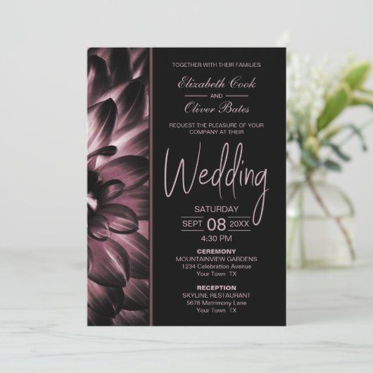 Moody Pink Floral Wedding Einladung (Stehend Vorderseite)