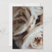 Moody Soft Pink Roses Elegant Minimale Hochzeit Einladung (Rückseite)