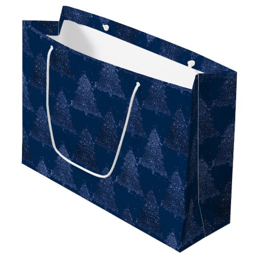 Moody Tree Pattern | Classy Navy Blue Christmas Große Geschenktüte (Vorderseite Schrägansicht)