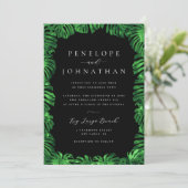 Moody Tropical Green Monstera Island Wedding Einladung (Stehend Vorderseite)