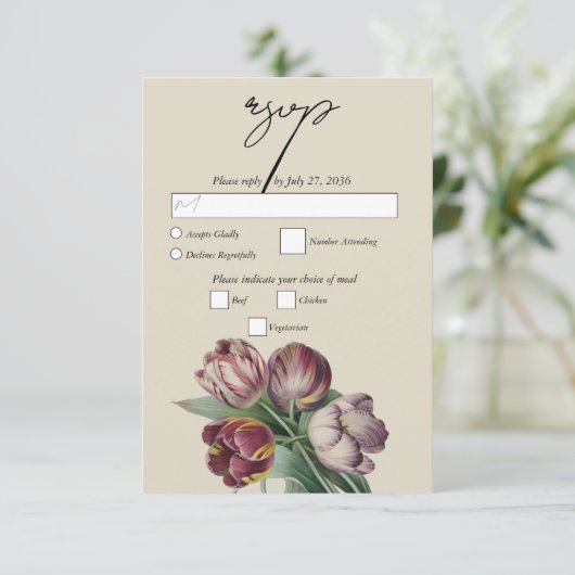 Moody Watercolor Lila Tulips Hochzeit RSVP Karte (Stehend Vorderseite)