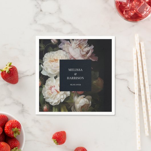 Moody White and Blush Peony Rose Blumenhochzeit Serviette (Beispiel)