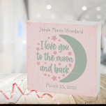 Moon and Back Distressed Birth Announcement Holzkisten Schild<br><div class="desc">Dieses charmante und herzliche Dekor im Landhausstil besticht durch den beliebten Satz "Liebe You to the Moon and Back" in einer reizvollen Weissgrün-Rose-Farbkombination. Das Schild ist mit einem verblassten rosa Polka-Punkt-Hintergrund geschmückt und fügt jedem Kinderzimmer oder Kinderzimmer eine Touch von Launen hinzu. Das Design umfasst urheberrechtlich geschütztes Material von Cricut....</div>