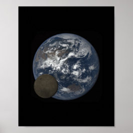 Moon bewegt sich vor dem DSCOVR-Bild der Erde Poster