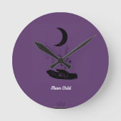 Moon Child Round Wall Clock Runde Wanduhr (Vorderseite)