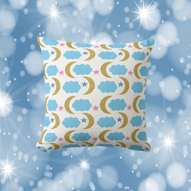 Moon Cloud Stars Imitats Gold Glittern Kissen (A throw pillow with faux gold glitter moons and blue clouds.)
