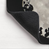 Moon hinter dunklen Blätter Mousepad (Ecke)