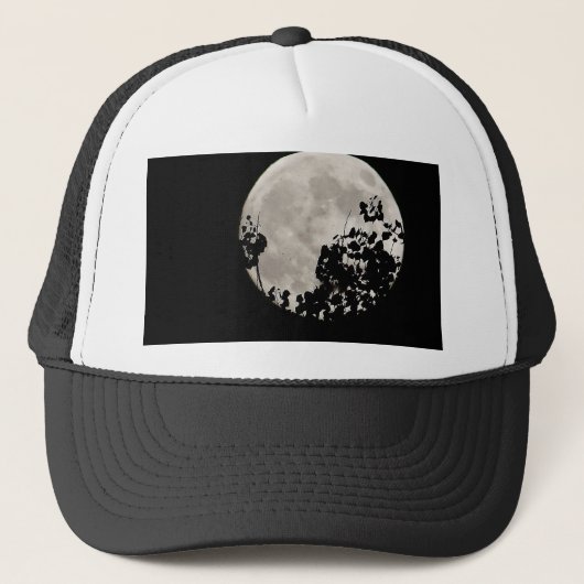 Moon hinter dunklen Blätter Truckerkappe (Vorderseite)