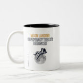Moon Landing Conspiracy Theory Zweifarbige Tasse (Links)