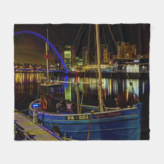 Moon light sky over the the Newcastle Tyne river Fleecedecke (Vorderseite (Horizontal))