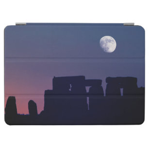 Moon Over Stonehenge   Wiltshire, England iPad Air Hülle