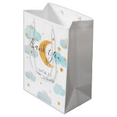 Moon & Stars Baby Shower Bolsa de regalo Medium Mittlere Geschenktüte (Rückseite Schrägansicht)