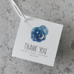 Moon & Stars Boy Baby Dusche Danke für die Tags Geschenkanhänger<br><div class="desc">Diese Mond und Stars Junge Dusche danke Ihnen Liebhaber Anhänger sind perfekt für eine einfache Babydusche. Das moderne skurrile Design besticht durch eine marineblau-blaue Wolkenform mit einem gelben Viertelmond und Sternen. Passen Sie diese Tags mit dem Namen des Ehrengast und des Datums an. Ändern Sie den Wortlaut in Anzug jedes...</div>