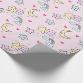 Moon, Stars und Wolken Muster auf Pastellrosa Geschenkpapier (Ecke)