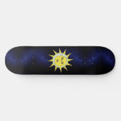 Moon & Sun Convernation auf Navy Blue Galaxy Skateboard (Horizontal)