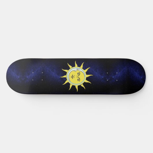 Moon & Sun Convernation auf Navy Blue Galaxy Skateboard (Horizontal)