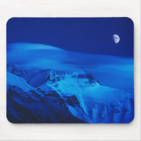 Moon über dem Mt. Everest Tibet, China