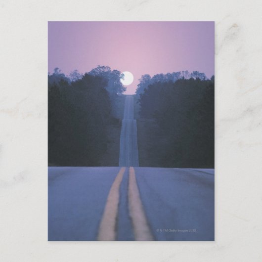 Moon über offene Straße Postkarte (Vorderseite)