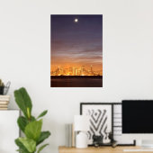 Moon über San Francisco am unklaren Dezember Poster (Heimbüro)