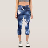 Moonlight Glow Moon Phasen in Sky Clouds Capri Leggings (Vorderseite)