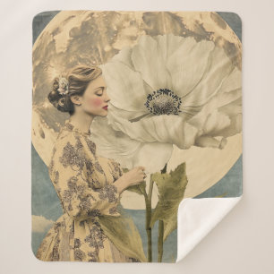 Moonlit Beauty - Frau mit weißer Blume und Mond Sherpadecke