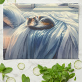 Moonlit Coastal Bedroom with Sleeping Cat Geschirrtuch (Gefaltet)