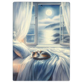 Moonlit Coastal Bedroom with Sleeping Cat Klemmbrett (Rückseite)