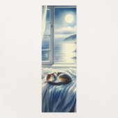 Moonlit Coastal Bedroom with Sleeping Cat Yogamatte (Vorderseite)
