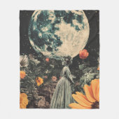 Moonlit Elegance - Frau mit Mond (3) Fleecedecke (Vorderseite)