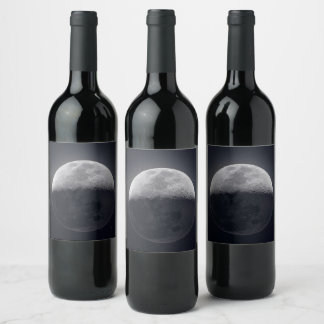 Moonlit Elegante: Weinflasche mit Mondbild Weinetikett