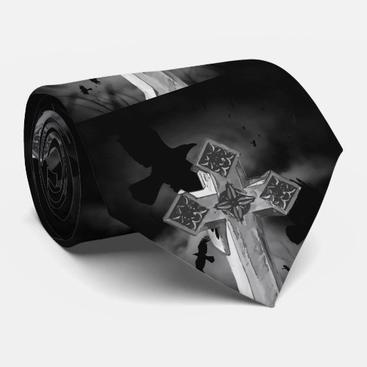 Moonlit GraveYard Gothic Cross mit Krähen Krawatte (Gerollt)