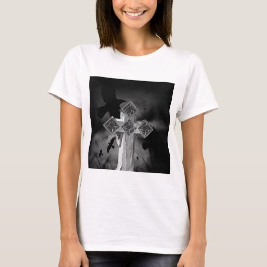 Moonlit GraveYard Gothic Cross mit Krähen T-Shirt (Vorderseite)